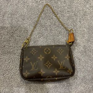 Louis Vuitton mini pochette